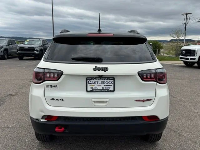 Used 2018 White Jeep Trailhawk 4x4 image 4