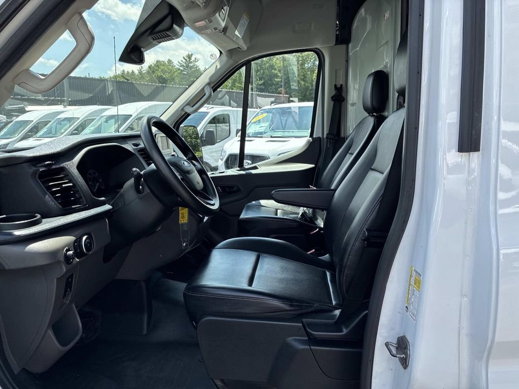 Used 2024  Ford Base image 19