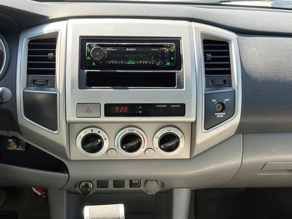 Used 2011 White Toyota PreRunner V6 image 11