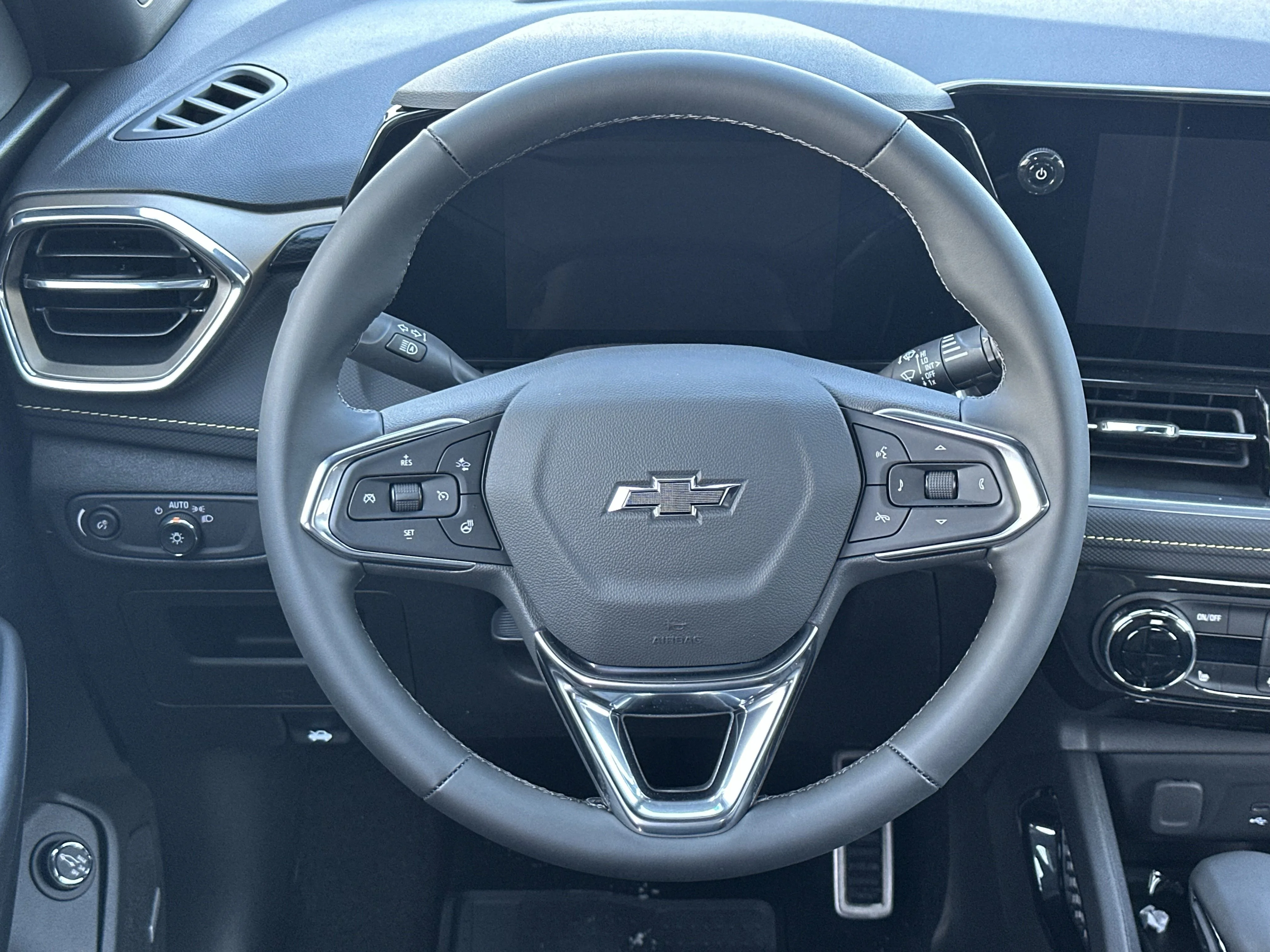 New 2026 Mosaic Black Metallic Chevrolet ACTIV image 13
