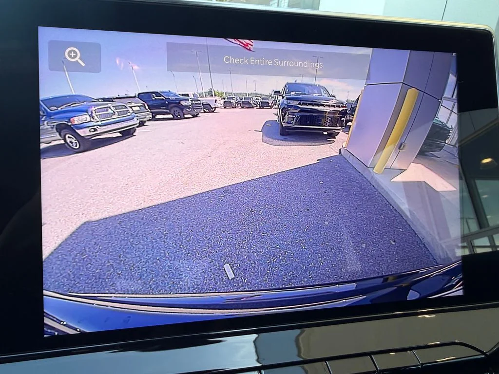 New 2026 Diamond Black Crystal Pearlcoat Jeep Latitude image 13