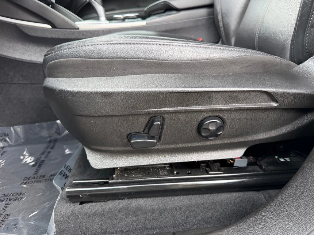 Used 2018 Black Metallic Alfa Romeo Base image 15