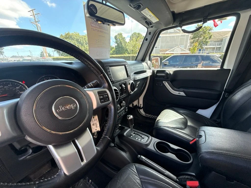 Used 2017 White Jeep Unlimited Rubicon image 15