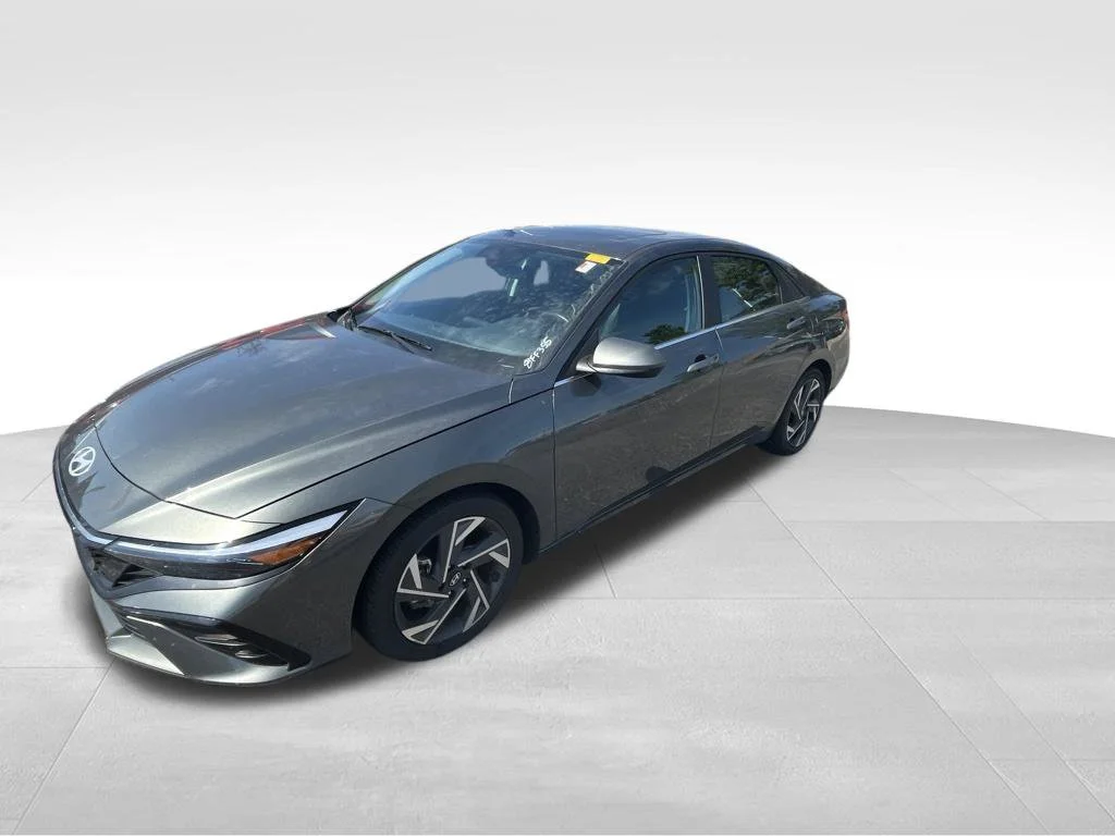 Used 2025 Gray Hyundai SEL Convenience image 7
