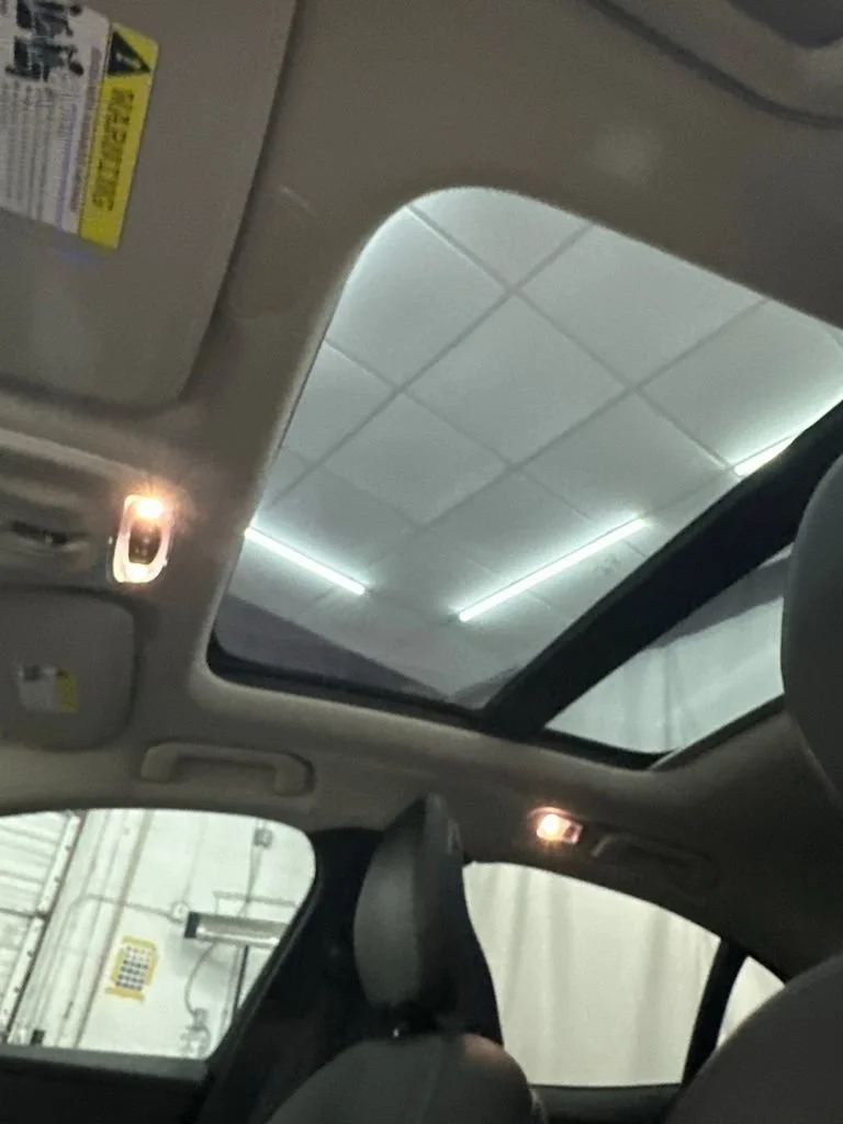 Used 2019 White Volvo T5 Momentum image 21