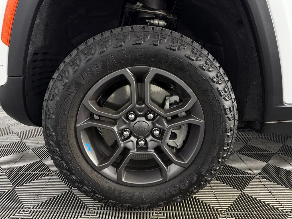 Used 2025 White Jeep Trailhawk 4xe image 11