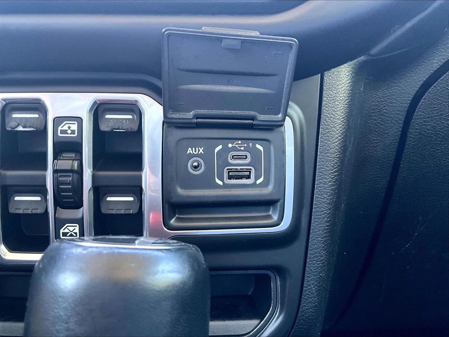 Used 2018 Gray Jeep Unlimited Sahara image 31