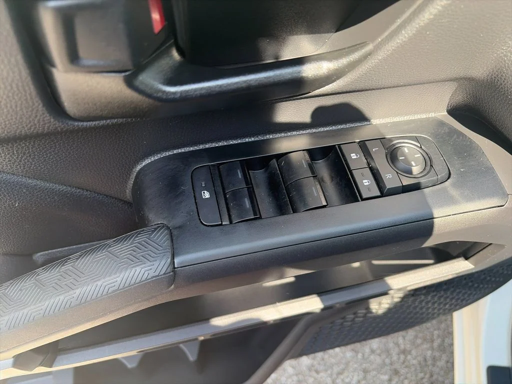 Used 2025 White Toyota SR5 image 13