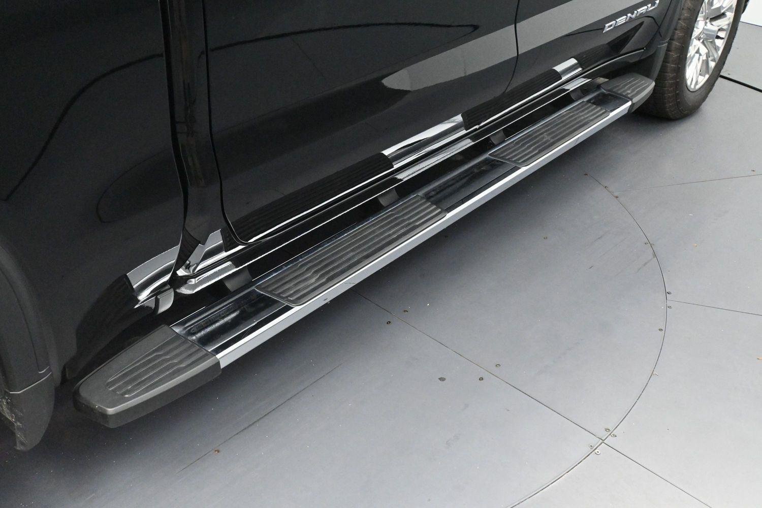 Used 2025 Onyx Black GMC Denali image 9