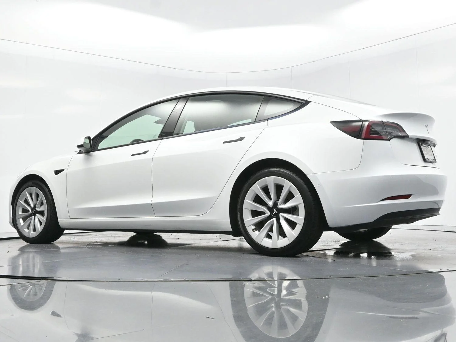 Used 2022 Pearl White Multi-Coat Tesla Base image 38