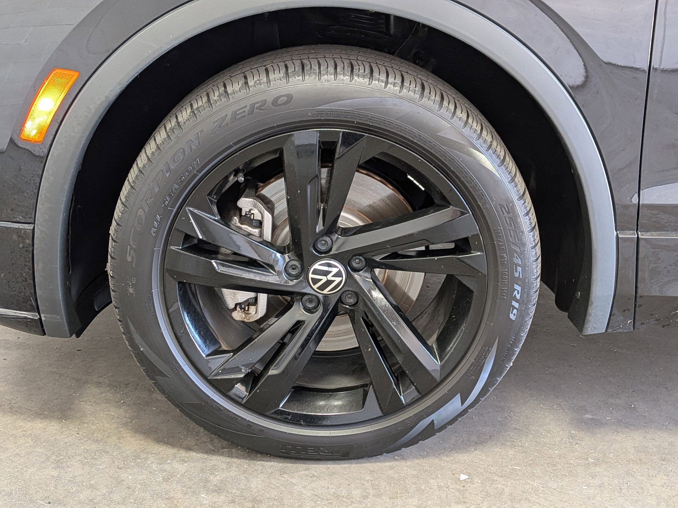 Used 2023 Deep Black Volkswagen SE R-Line Black image 11