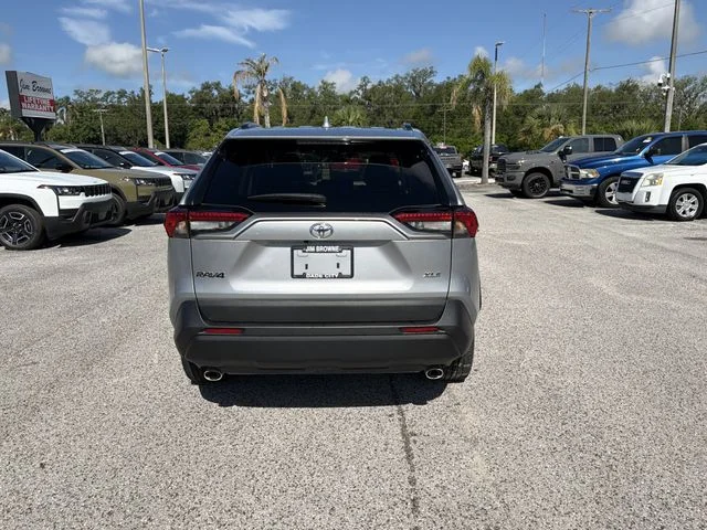 Used 2023 Silver Toyota XLE Premium image 5