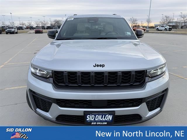 New 2026 Silver Zynith Exterior Paint Jeep Limited image 3
