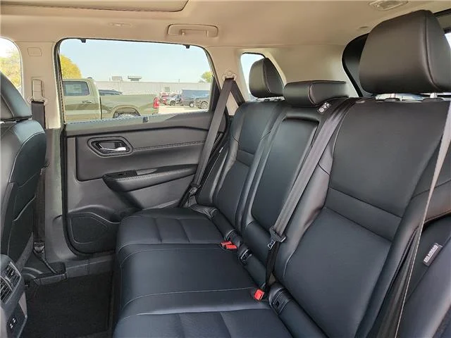 Used 2025 Black Nissan SV Front-Wheel Drive image 9