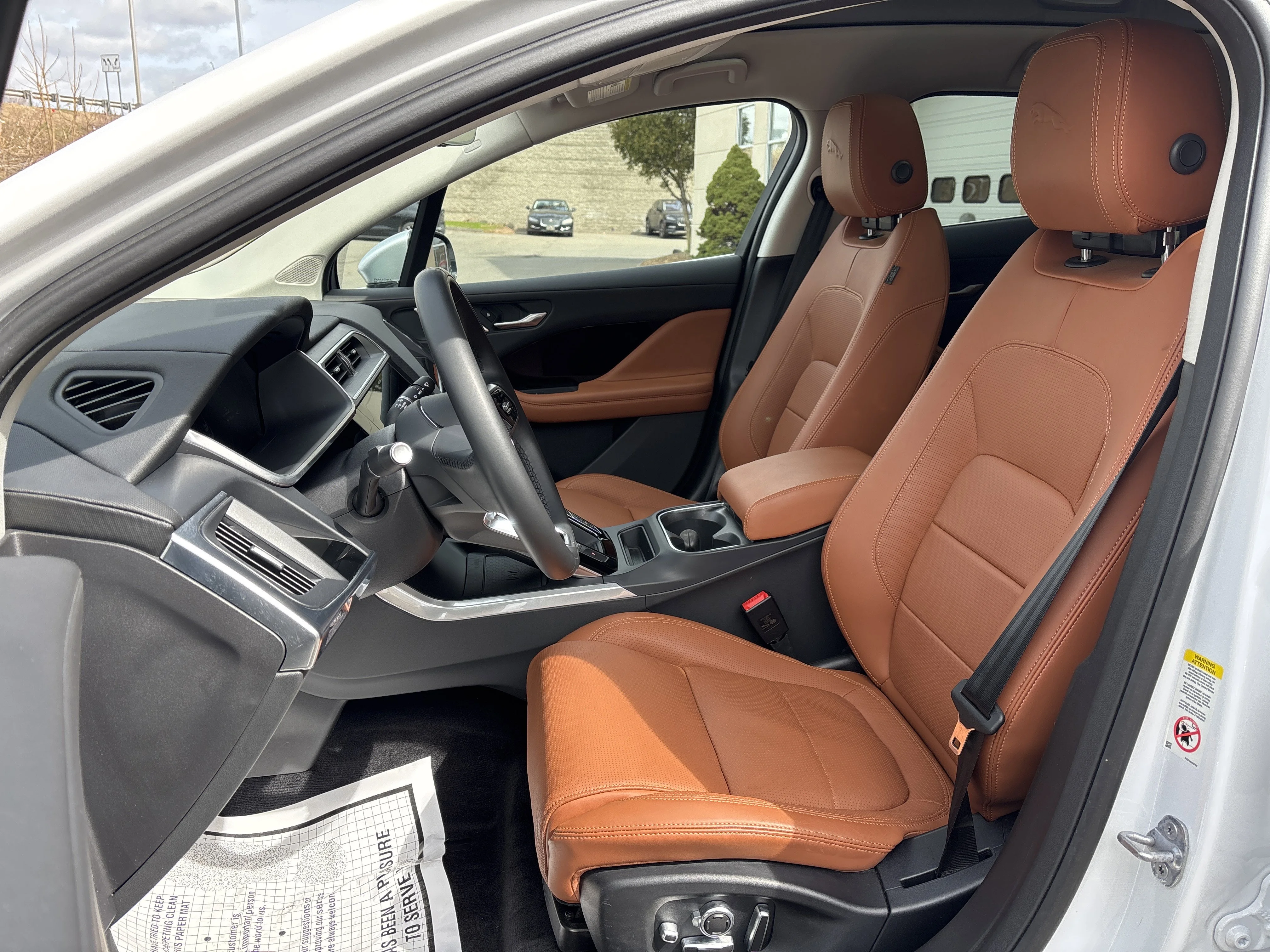 Used 2023 Fuji White Jaguar HSE image 18