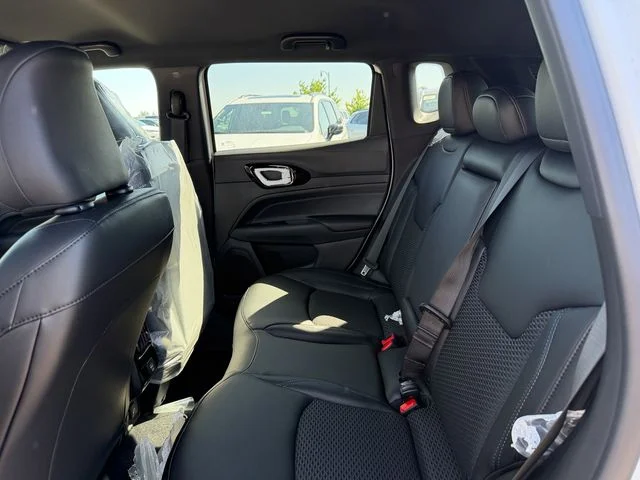 New 2026 Bright White Clearcoat Jeep Latitude image 21