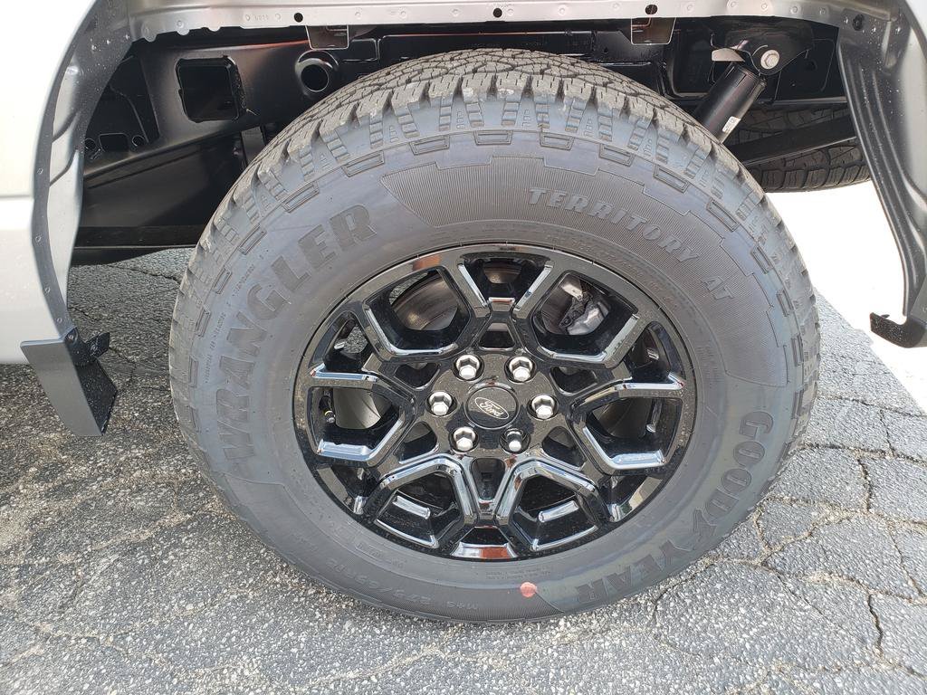 New 2026 Iconic Silver Metallic Ford XLT image 12