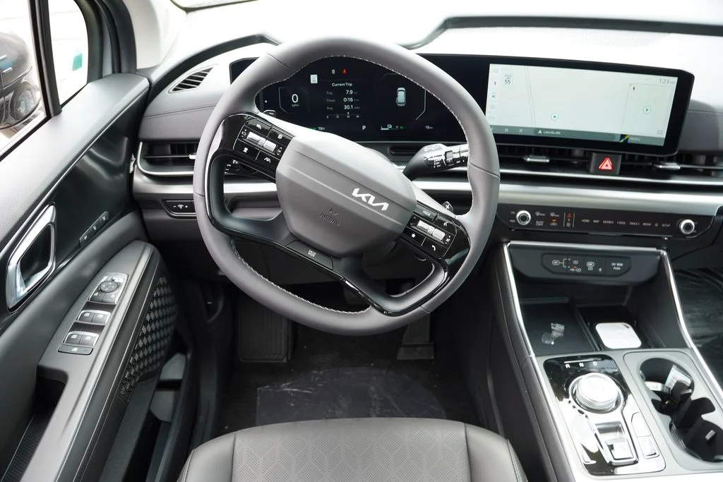 New 2027 Ceramic Silver Kia SX image 15
