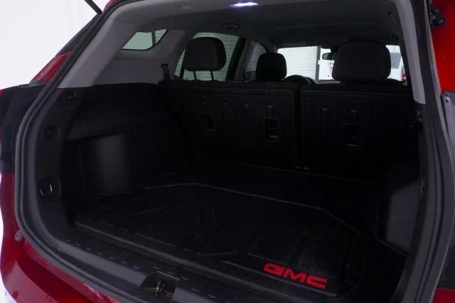 Used 2024  GMC SLE image 5