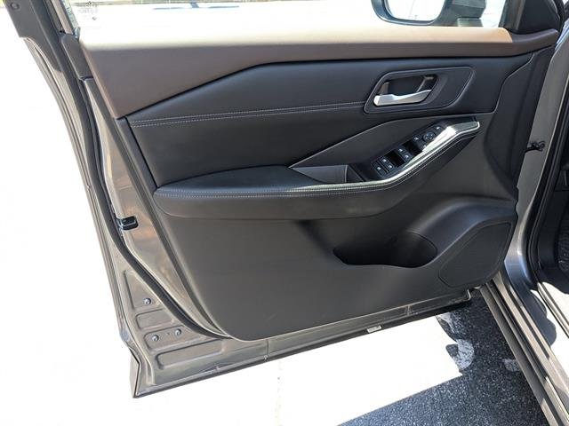 Used 2023 Gun Metallic Nissan SV image 13