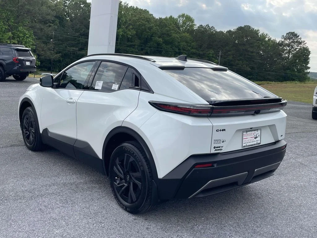 New 2026 Wind Chill Pearl Toyota SE image 4