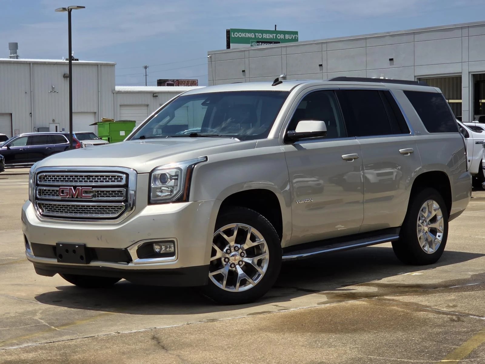 Used 2015 CHAMPAGNE SILVER METALLIC GMC SLT image 1