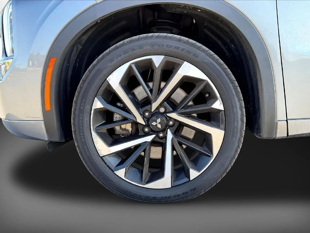 Used 2022 Silver Mitsubishi SEL image 37