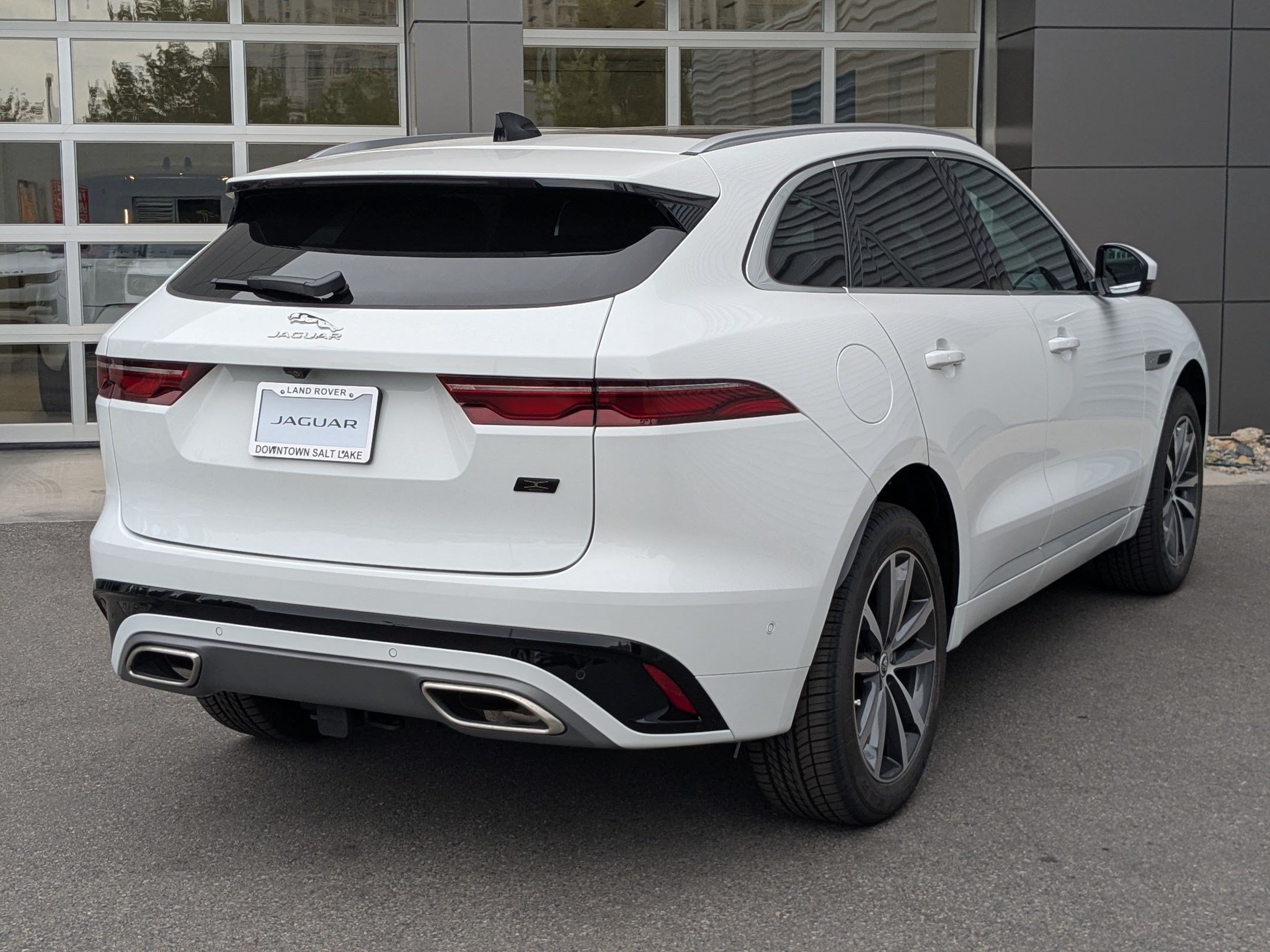 New 2026 Fuji White JAGUAR  P400 R-DYNAMIC S image 5