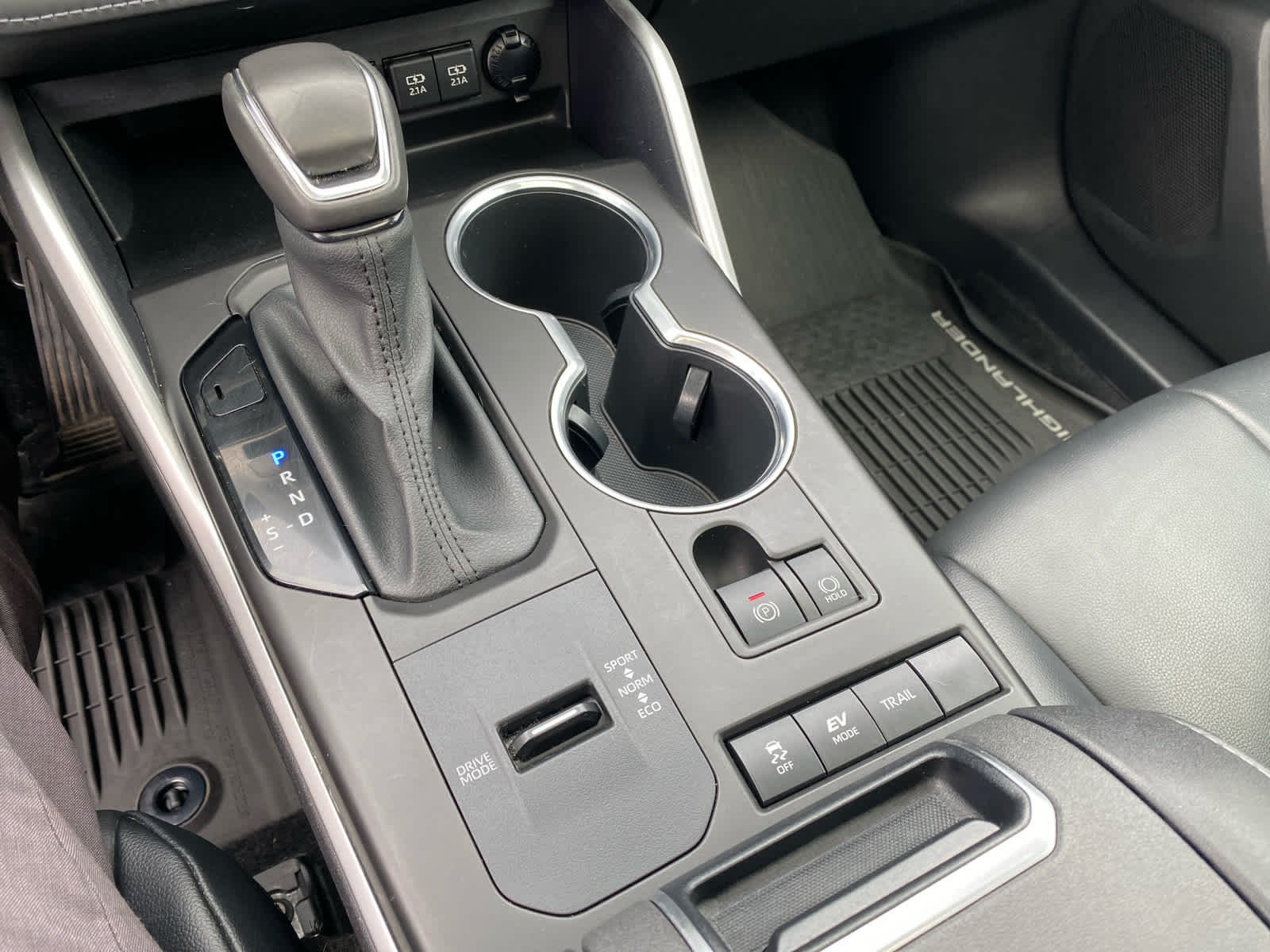 Used 2020  Toyota Hybrid XLE image 17