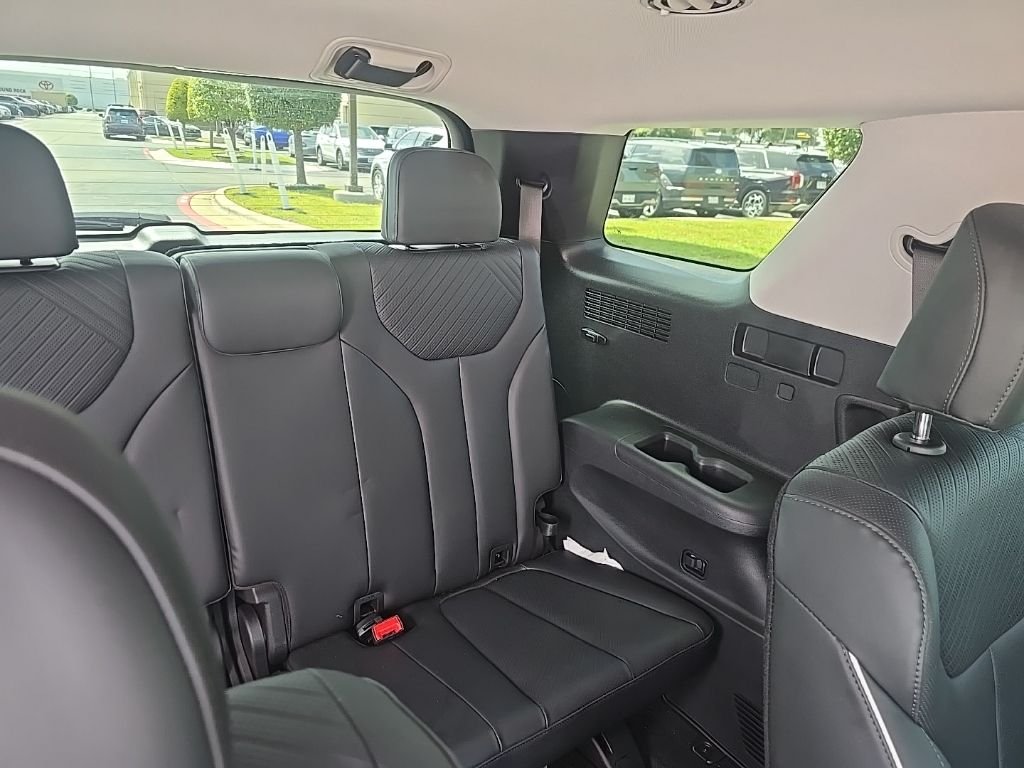 Used 2025 Black Hyundai SEL image 13