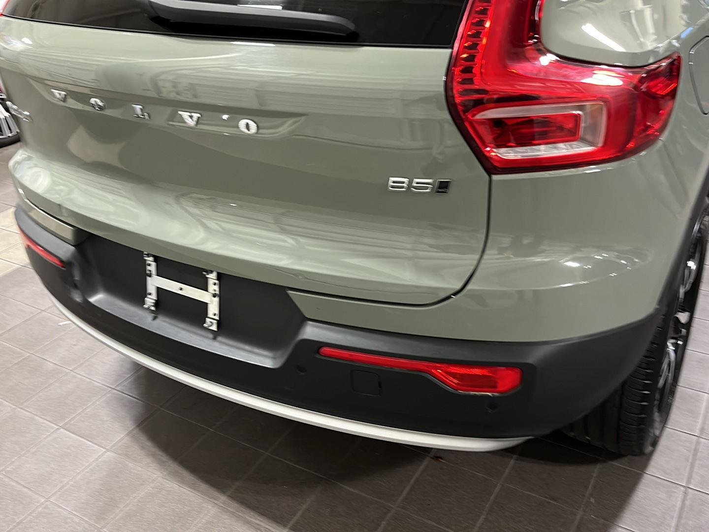 Used 2025 Sage Green Metallic Volvo Core Bright Theme image 5