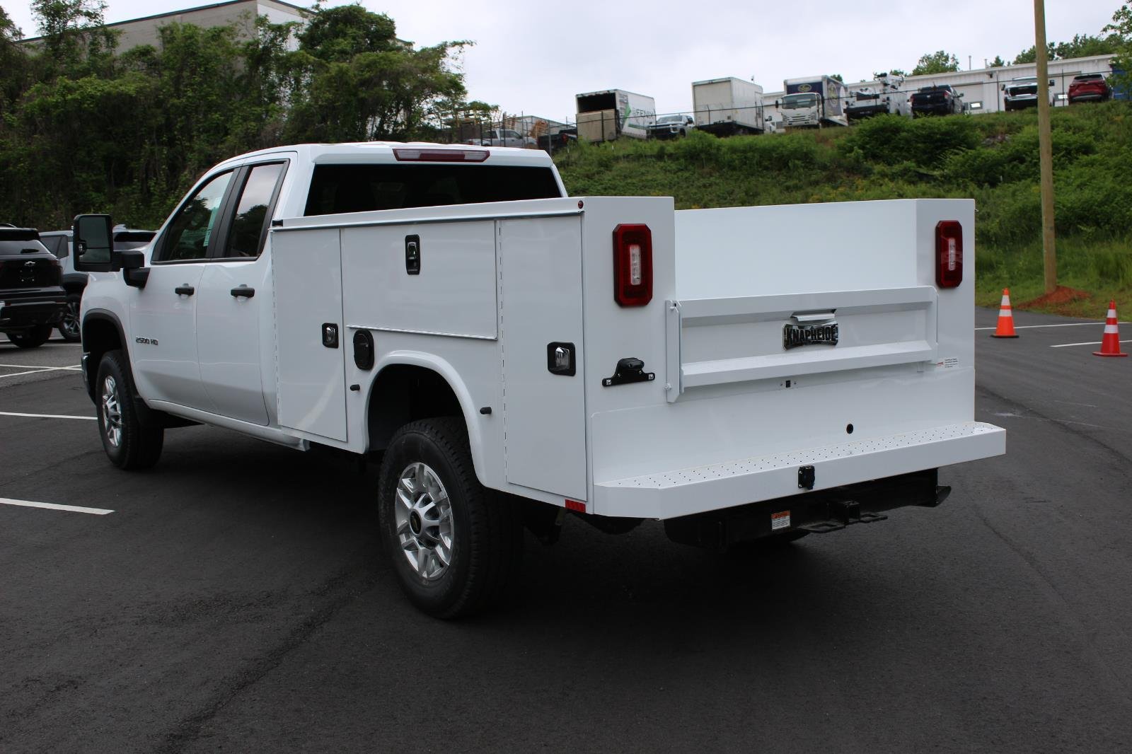 New 2026 Summit White Chevrolet WT image 3