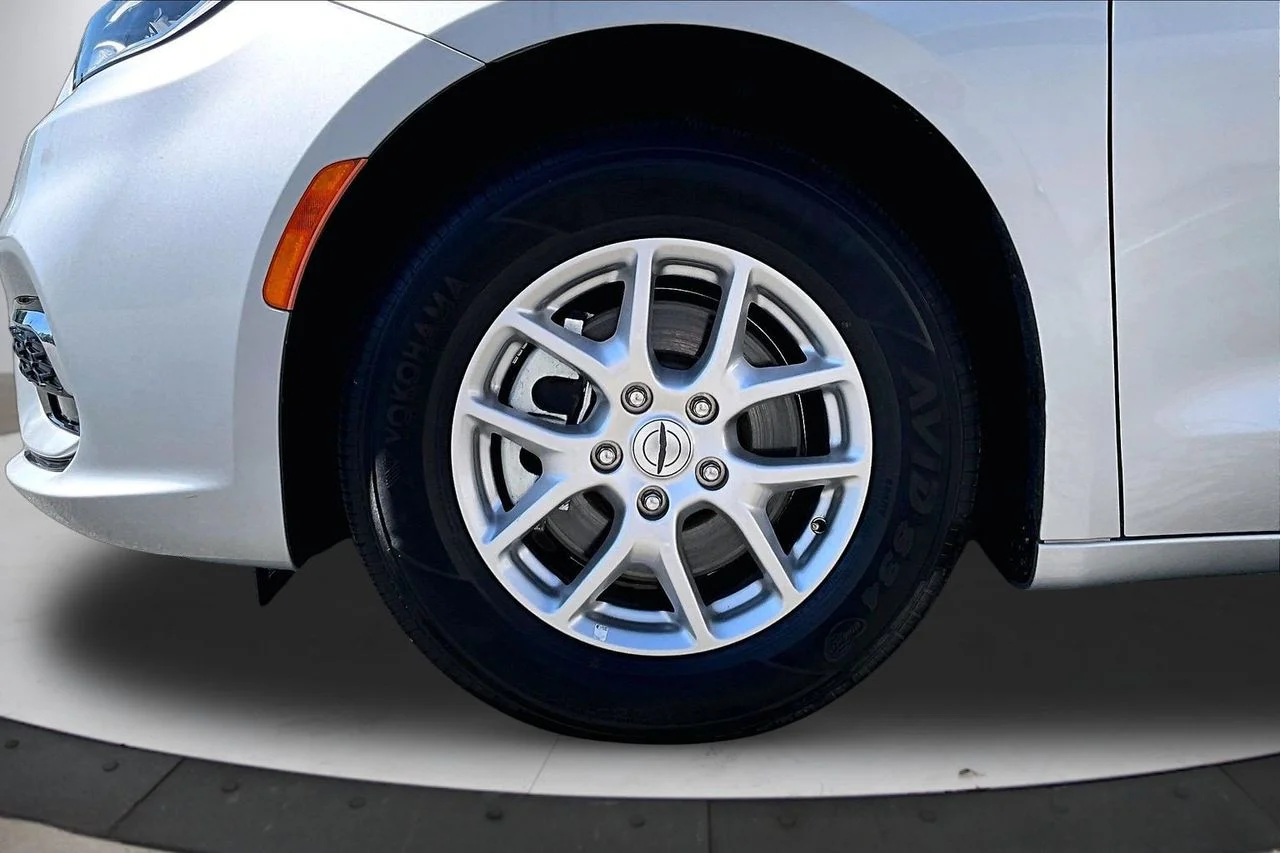 Used 2024 Silver Chrysler Touring L image 32