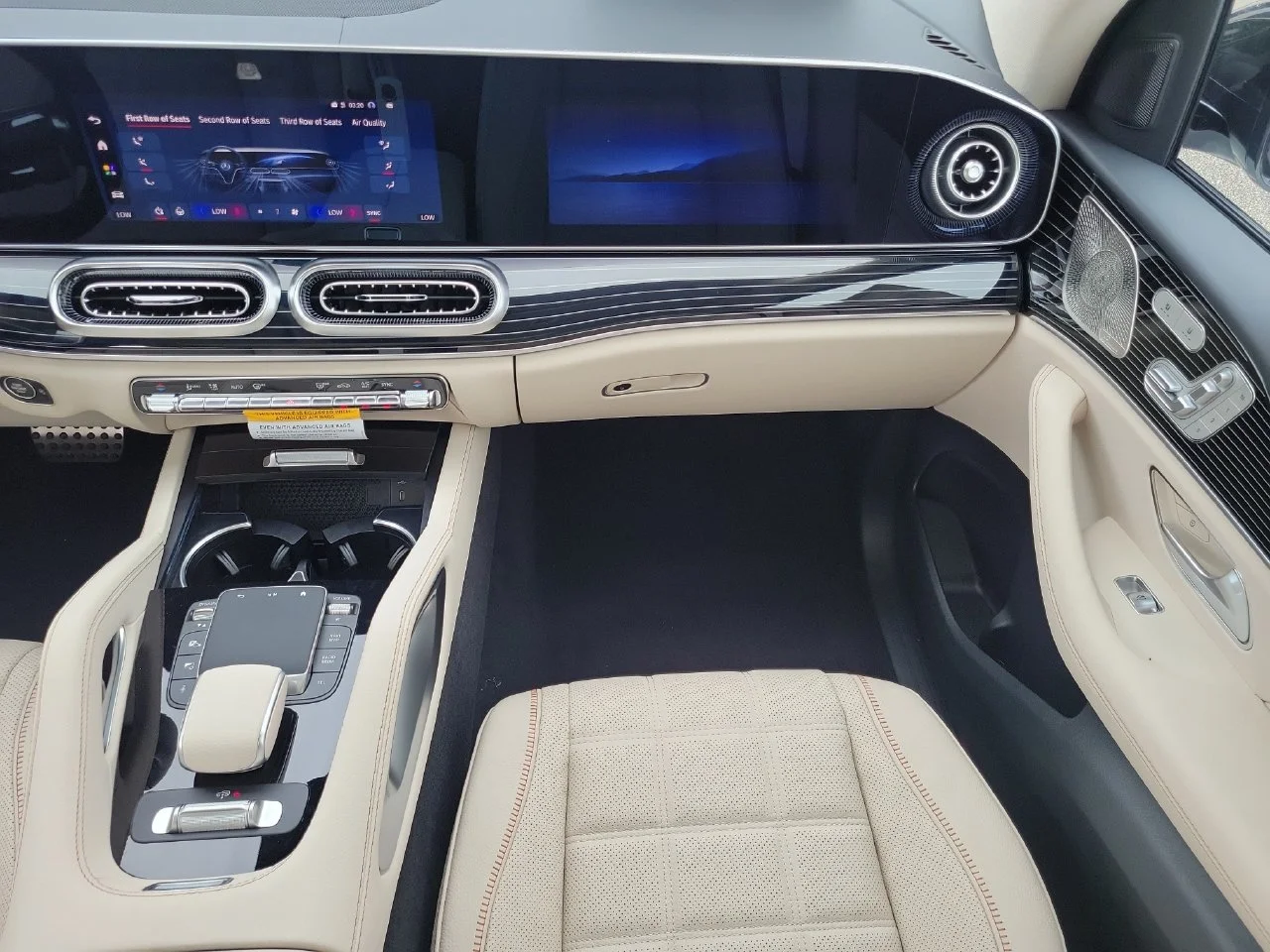 New 2027 MANUFAKTUR Moonlight White Metallic Mercedes-Benz GLS 450 image 15