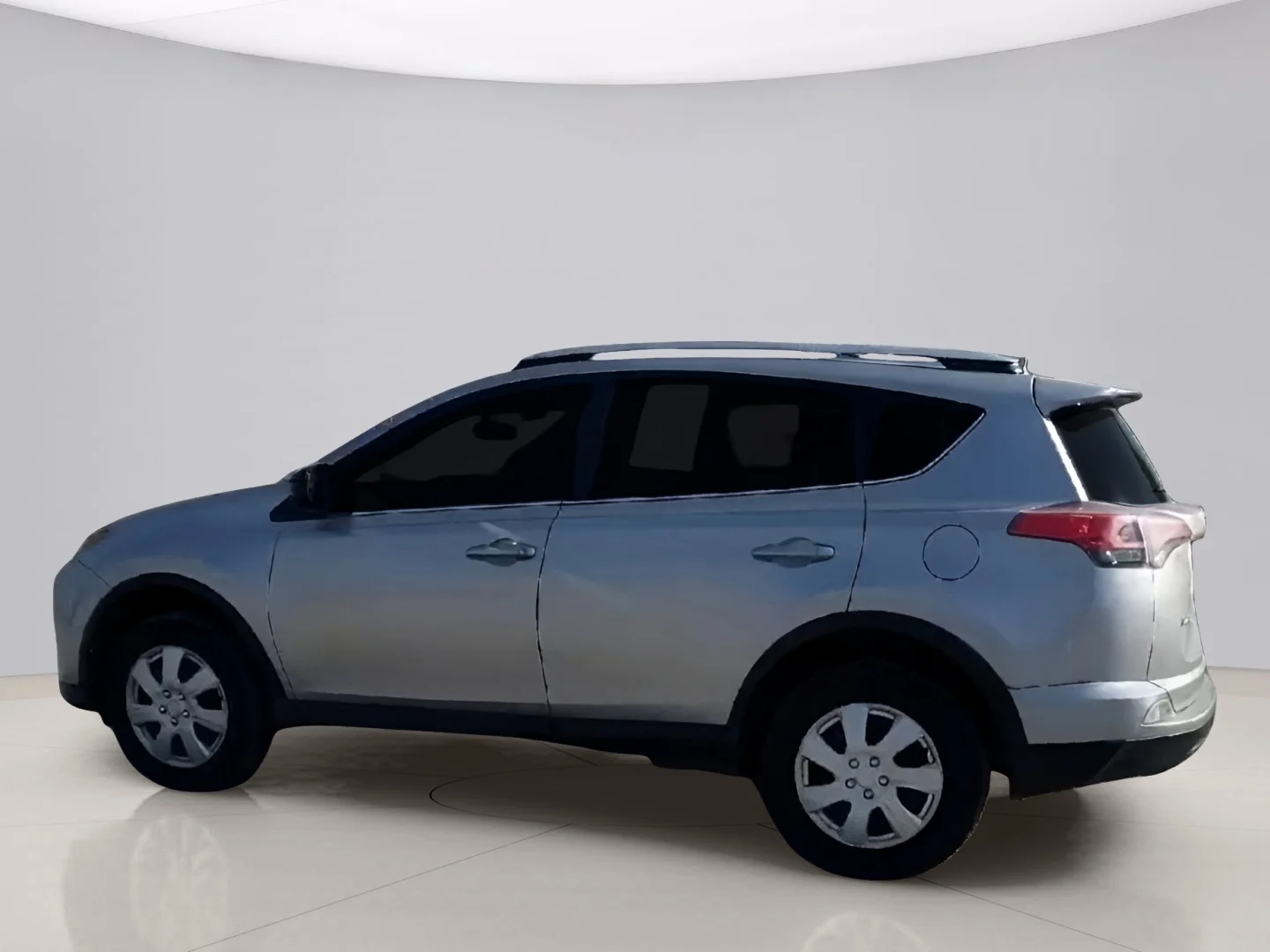 Used 2016 Gray Toyota LE image 4