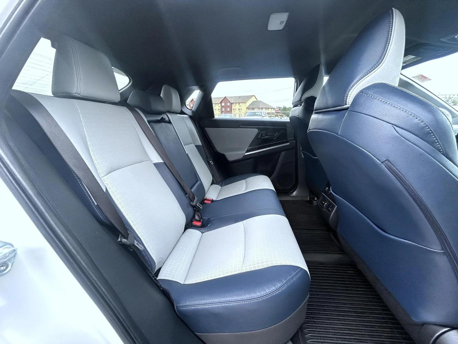 Used 2023 White Subaru Limited image 19