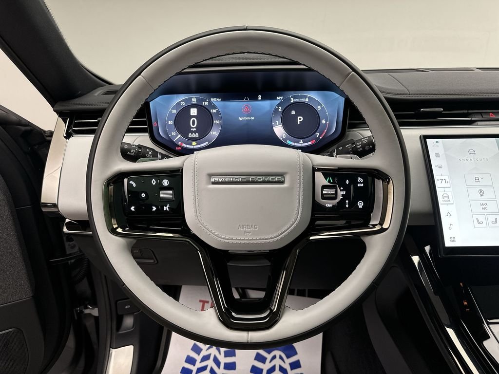 Used 2024  Land Rover Dynamic SE image 19
