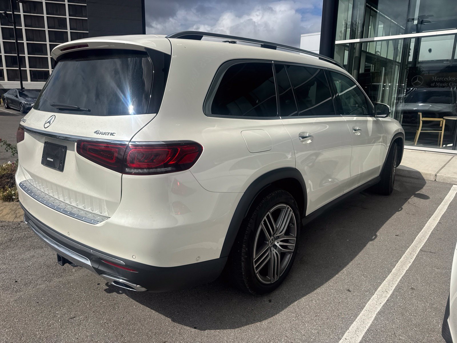 Certified Used 2023 MANUFAKTUR Diamond White Metallic Mercedes-Benz GLS 450 image 14