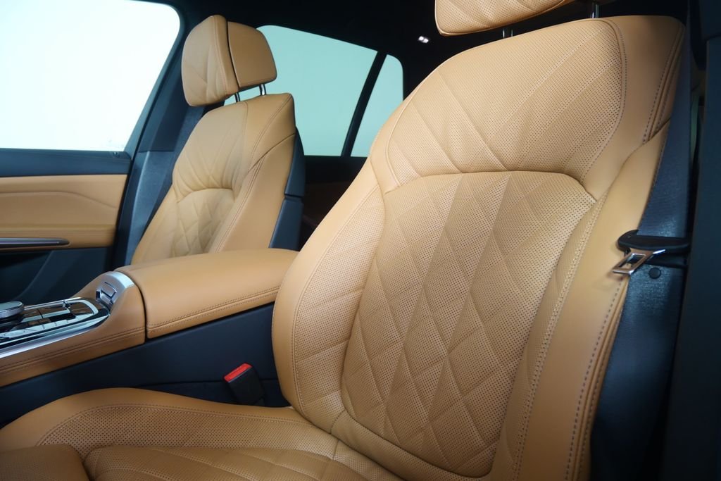 New 2026 Carbon Black Metallic BMW xDrive50e image 11