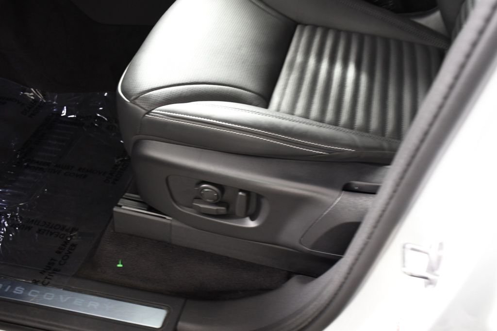 Certified Used 2025 Fuji White Land Rover Dynamic SE image 16