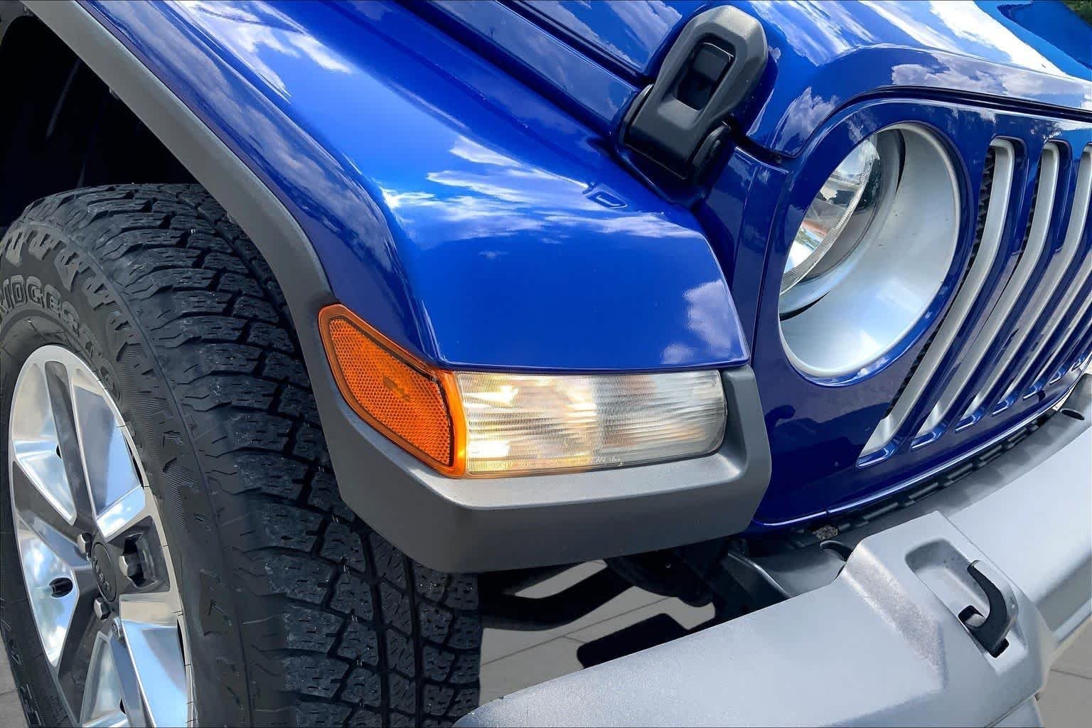 Used 2020 Ocean Blue Metallic Clearcoat Jeep Sahara image 28