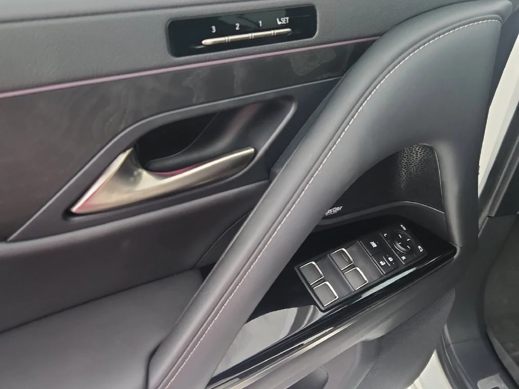 Used 2024 White Lexus 600 Luxury image 23