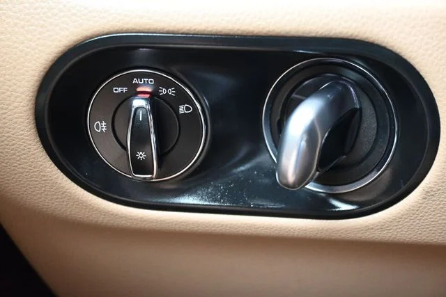 Used 2019 Blue Porsche Base image 23
