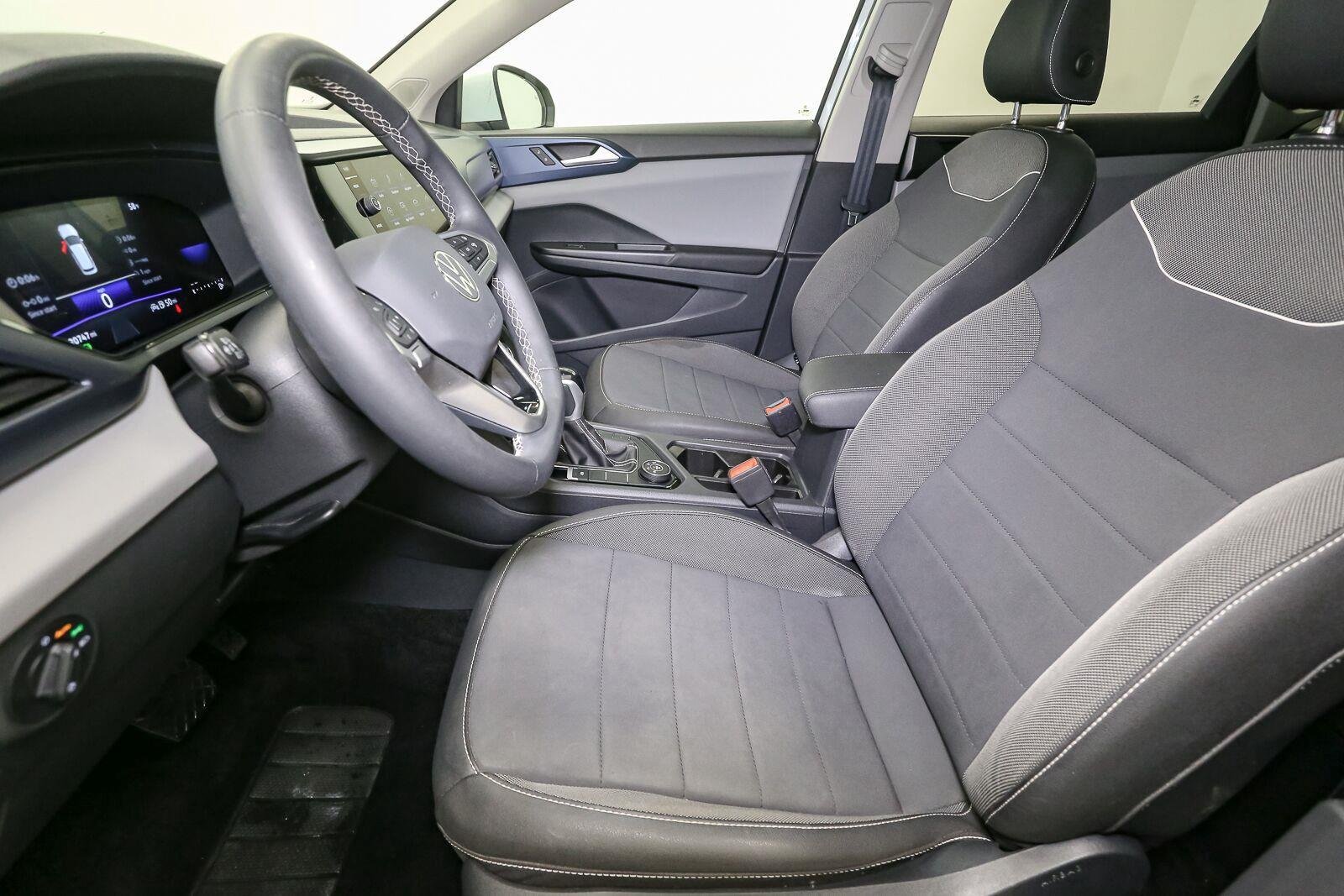 Used 2023 Pure White Volkswagen SE image 44