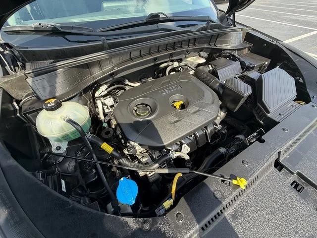 Used 2020 Black Hyundai SE image 19