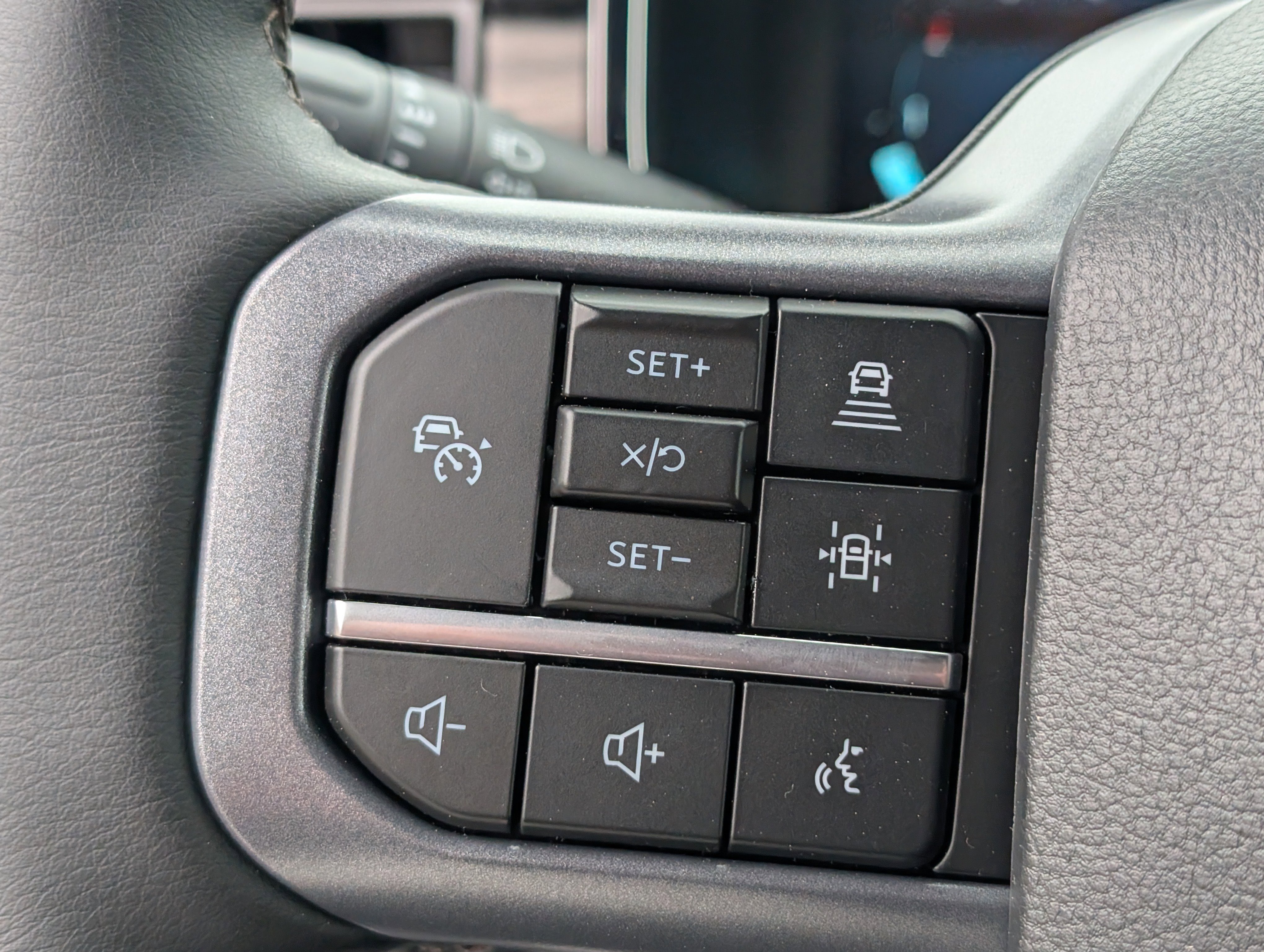New 2026 Oxford White FORD Lariat® image 19