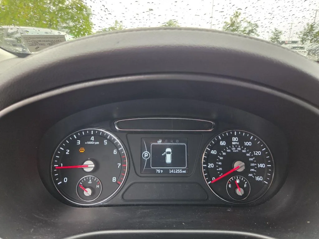 Used 2017 White Kia LX image 15