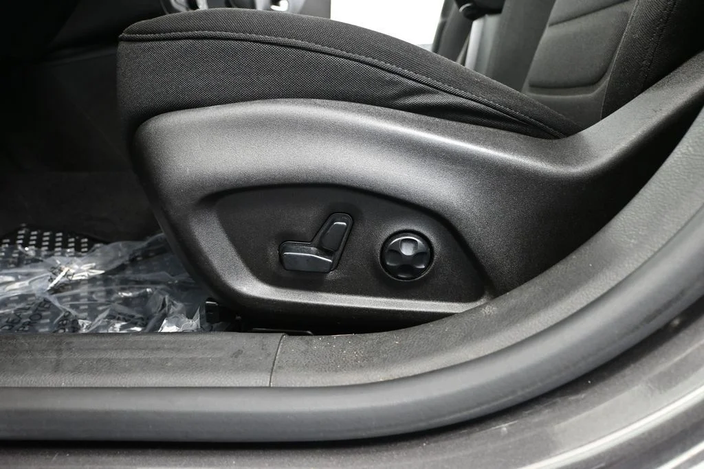 Used 2021 Gray Jeep Latitude image 21