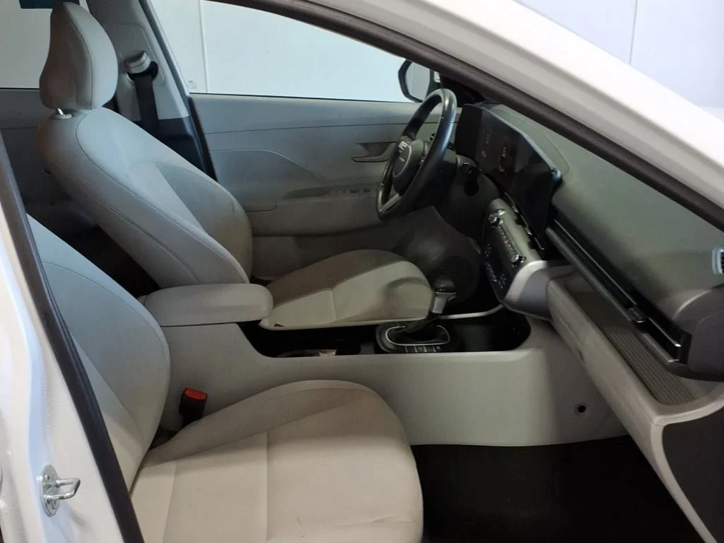 Certified Used 2024 White Hyundai SEL image 3