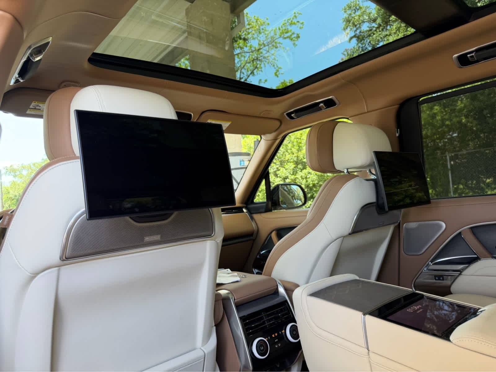 Certified Used 2024 Ostuni Pearl White Metallic Land Rover SV image 18
